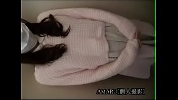 Молодая латиночка подбила мужа на анально-вагинальную измену возле спящей жены